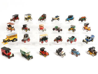 Lot 77 - DIVERS (24)