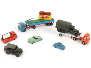Lot 66 - DIVERS (8)