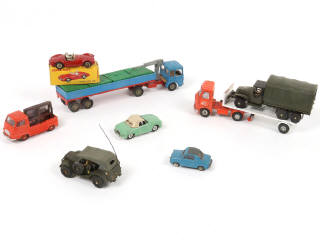Lot 66 - DIVERS (8)