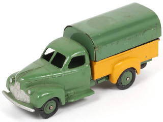 Lot 352 - DINKY TOYS (FRANCE) (1)