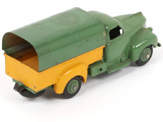 Lot 352 - DINKY TOYS (FRANCE) (1)