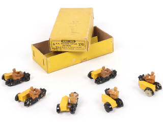 Lot 156 - DINKY TOYS (GB) (1)