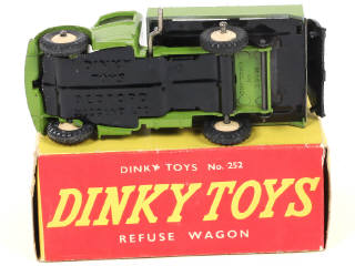 Lot 208 - DINKY TOYS (GB) (1)