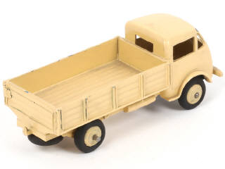 Lot 345 - DINKY TOYS (FRANCE) (1)