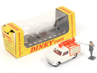 Lot 204 - DINKY TOYS (GB) (1)