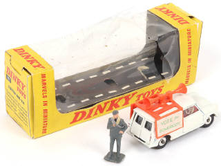 Lot 204 - DINKY TOYS (GB) (1)