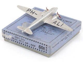 Lot 242 - DINKY TOYS (GB) (1)