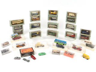 Lot 108 - DIVERS (35)