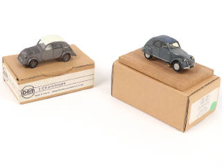 Lot 52 - DIVERS (2)