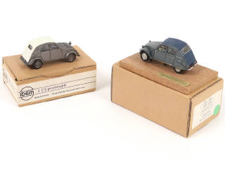 Lot 52 - DIVERS (2)
