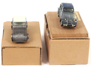 Lot 52 - DIVERS (2)