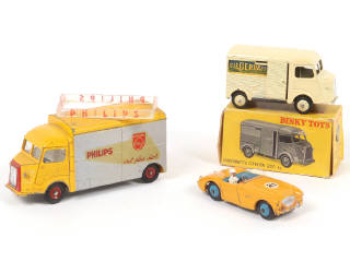 Lot 184 - DINKY TOYS (3)