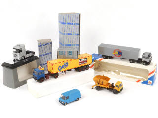 Lot 43 - DIVERS (5)