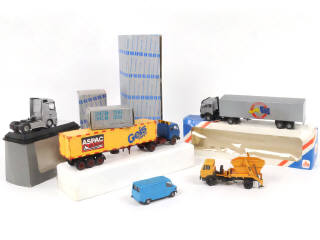 Lot 43 - DIVERS (5)
