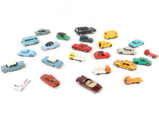 Lot 61 - DIVERS (24)