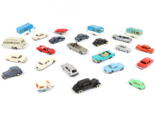 Lot 60 - DIVERS (24)