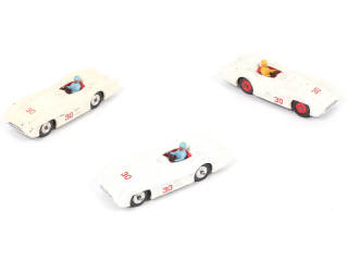 Lot 220 - DINKY TOYS (GB) (3)