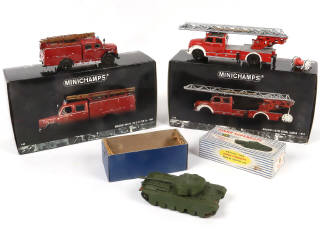 Lot 42 - DIVERS (3)