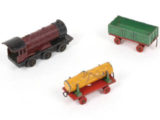 Lot 222 - DINKY TOYS (GB) (3)