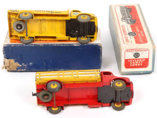 Lot 216 - DINKY TOYS (GB) (2)