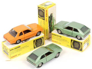 Lot 260 - DINKY TOYS (FRANCE) (3)