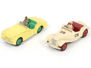 Lot 214 - DINKY TOYS (GB) (2)