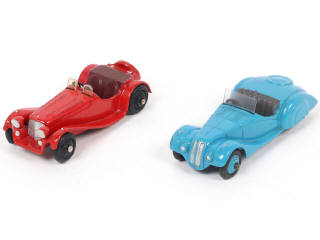 Lot 215 - DINKY TOYS (GB) (2)