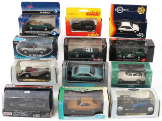 Lot 69 - DIVERS (12)