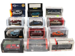 Lot 65 - DIVERS (12)