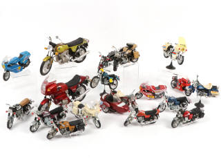 Lot 134 - DIVERS (18)