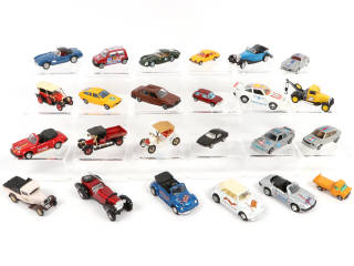 Lot 171 - DIVERS (24)
