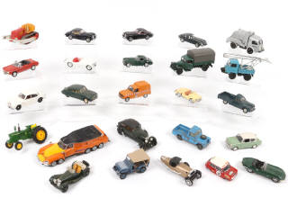 Lot 180 - DIVERS (25)