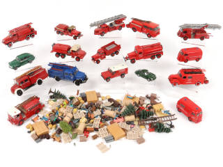 Lot 121 - DIVERS (17)