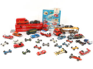 Lot 202 - DIVERS (35)