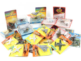 Lot 175 - DIVERS (24)