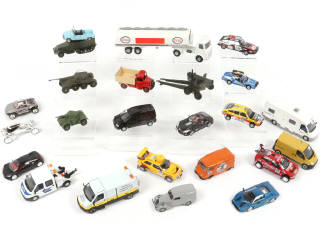 Lot 173 - DIVERS (24)