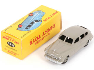 Lot 294 - DINKY TOYS (FRANCE) (1)