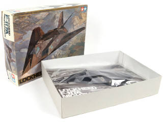 Lot 28 - DIVERS (2)