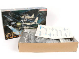 Lot 27 - DIVERS (2)