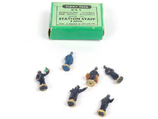 Lot 236 - DINKY TOYS (FRANCE) (5)