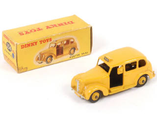 Lot 245 - DINKY TOYS (GB) (1)