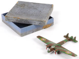 Lot 261 - DINKY TOYS (GB) (1)