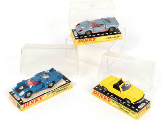 Lot 252 - DINKY TOYS (GB) (3)