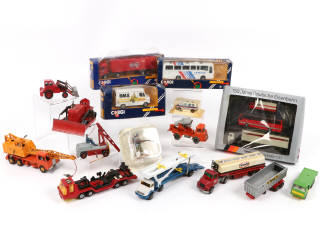 Lot 55 - DIVERS (16)