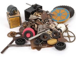 Lot 47 - DIVERS (100)