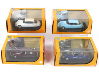 Lot 42 - DIVERS (12)