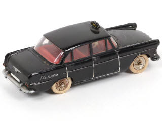 Lot 265 - DINKY TOYS (FRANCE) (1)