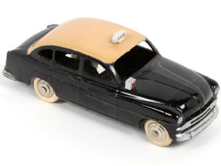 Lot 263 - DINKY TOYS (FRANCE) (1)