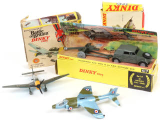 Lot 255 - DINKY TOYS (GB) (3)