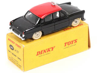 Lot 252 - DINKY TOYS (FRANCE) (1)